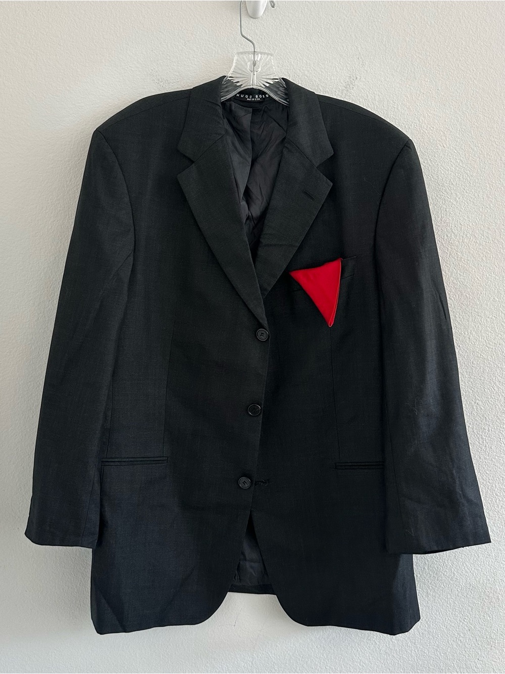 HUGO Black Single-Breasted Blazer with Red Pocket Square Size: 42R‎